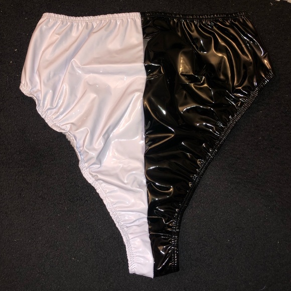 Black and White Highwaisted Booty Short - Picture 10 of 11